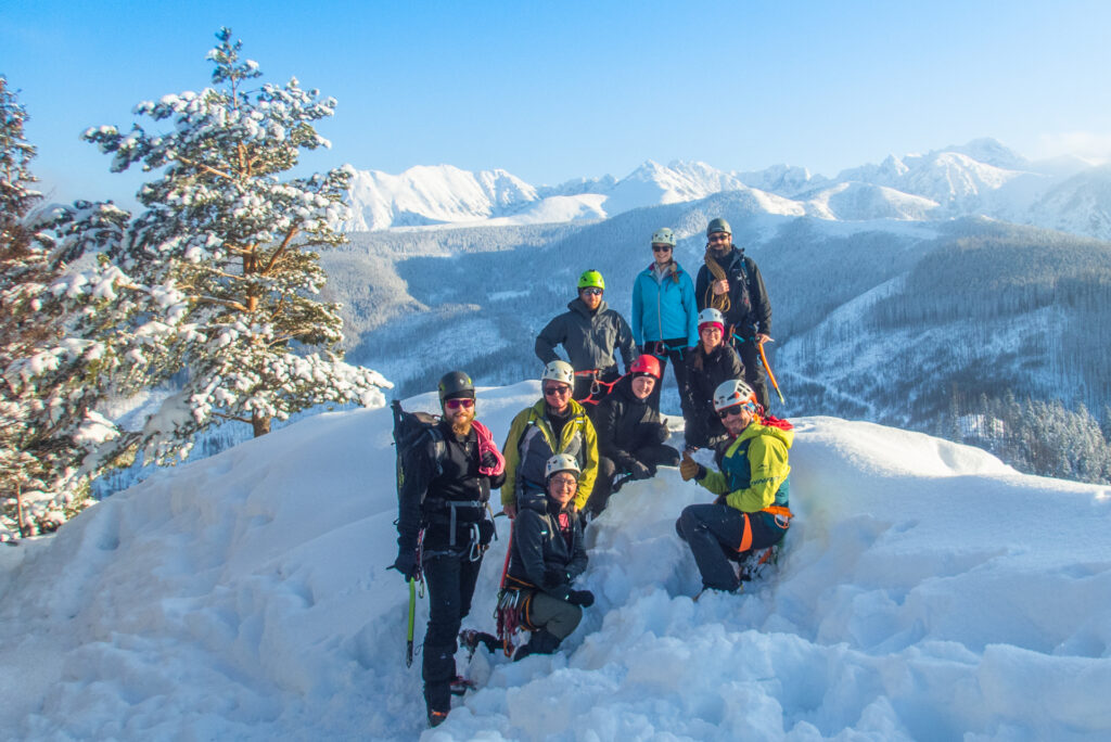 Kurs turystyki zimowej w Akademii Wspinania climb2change